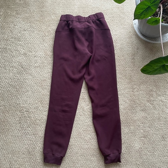 lululemon On the Fly Joggers (Woven) - Picture 2 of 3